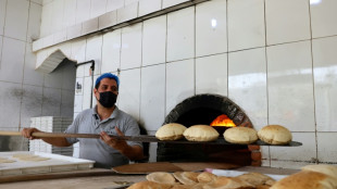 "Ici c'est l'enfer": travailler devant un four en plein été saoudien