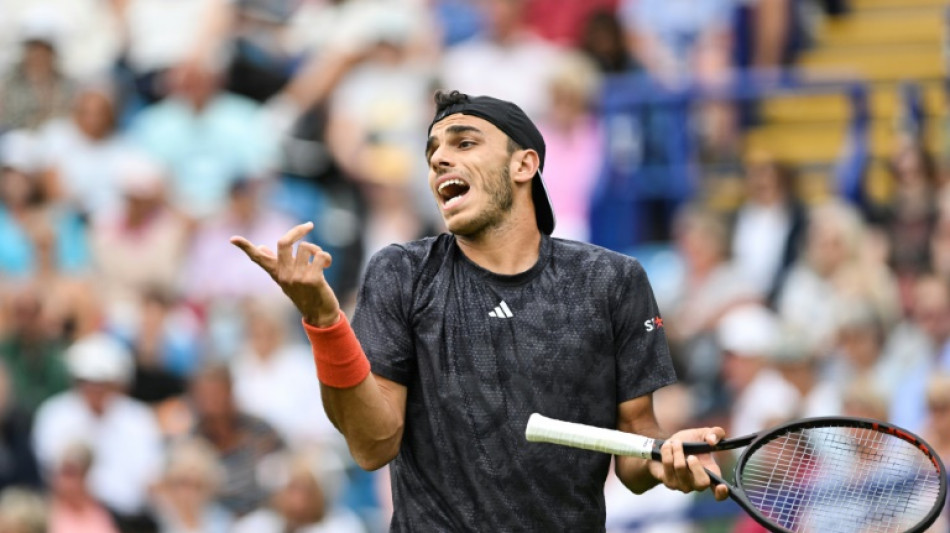 Cer&uacute;ndolo avan&ccedil;a &agrave;s semifinais do torneio de Eastbourne