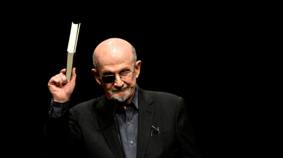 Salman Rushdie publicará primera novela tras su agresión