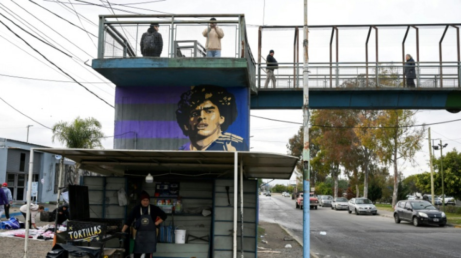 Maradona mostr&oacute; "signos de alarma" que no se atendieron antes de morir, dice un perito