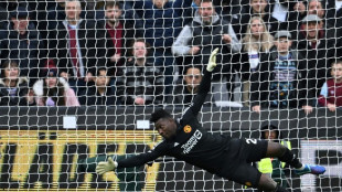 Angleterre: Manchester United sombre, Tottenham s'&eacute;l&egrave;ve