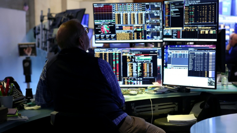 Les Bourses mondiales calmes, entre tr&ecirc;ve au Moyen-Orient et r&eacute;sultats d'entreprises