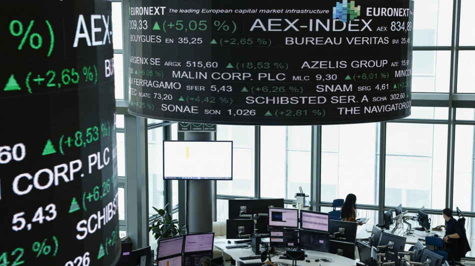 Borsa: l'Europa si conferma debole, lo spread oltre 81 punti
