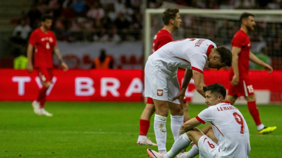 Lewandowski sai lesionado em amistoso contra Turquia e preocupa Pol&ocirc;nia