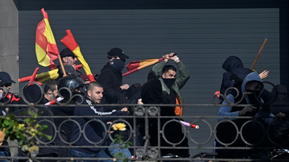 Espagne: 17 interpellations apr&egrave;s des violences entre pro et anti-Franco