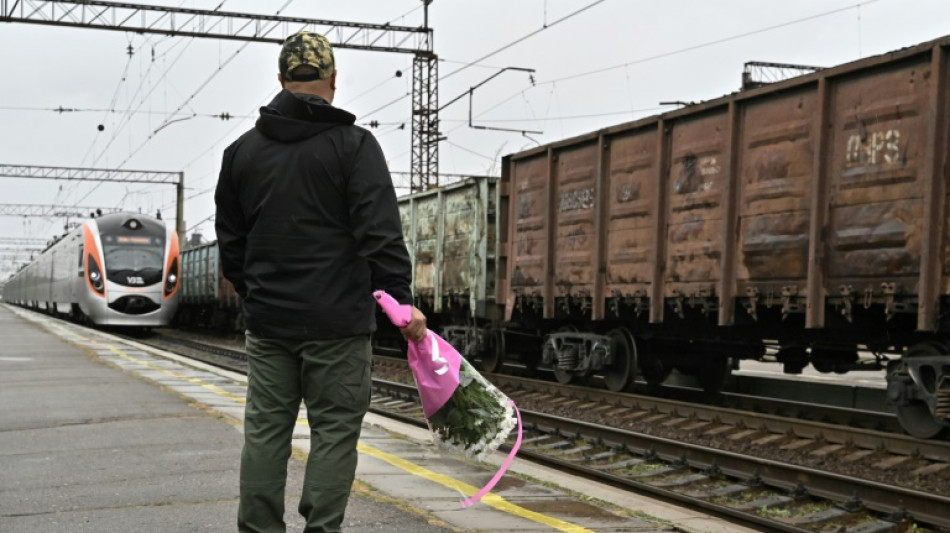 En Ukraine, pr&egrave;s du front, le train 712 et le quai des larmes