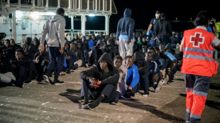 M&aacute;s de 900 migrantes llegan a Canarias en diez embarcaciones en 24 horas 