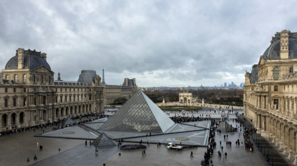 Sindicatos do Louvre convocam greve para semana que vem