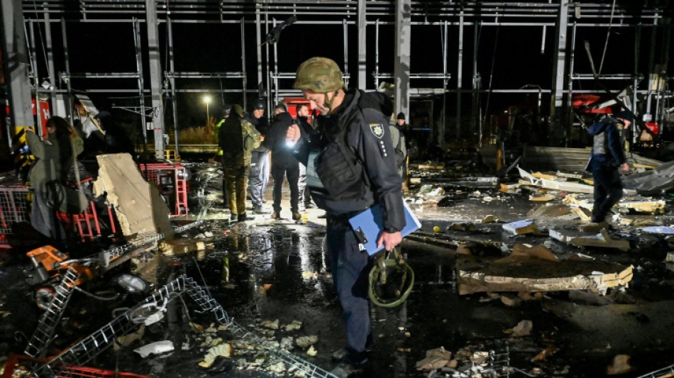 Ukraine: une frappe russe fait six morts dans un d&eacute;p&ocirc;t postal de la r&eacute;gion de Kharkiv