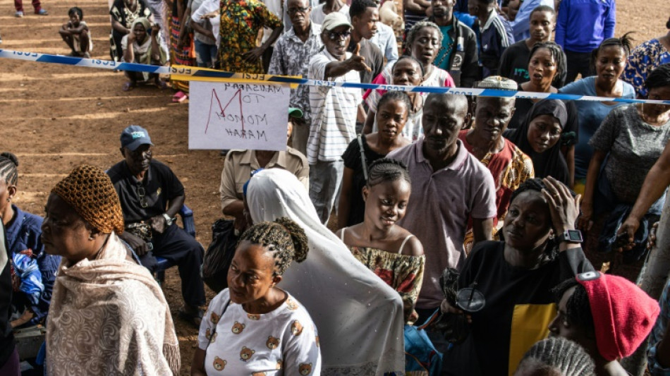 Sierra Leone: d&eacute;but du d&eacute;pouillement apr&egrave;s un scrutin calme malgr&eacute; des retards