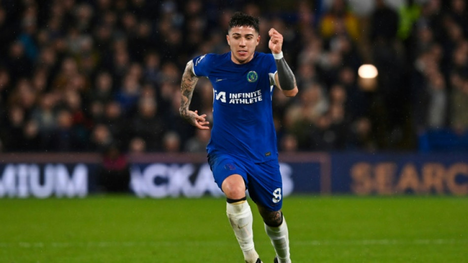 Enzo Fern&aacute;ndez passa por cirurgia na virilha e vai desfalcar Chelsea at&eacute; o fim da temporada