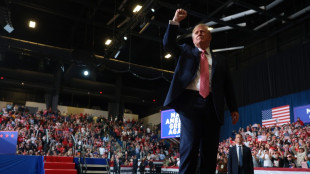 Trump remarca com&iacute;cios cancelados em Kansas e Iowa antes das elei&ccedil;&otilde;es de meio de mandato