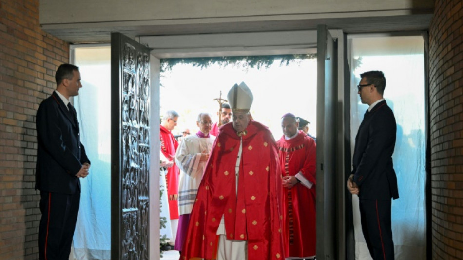 Papst ruft in Weihnachtsbotschaft zu Frieden und Dialog auf - Heiliges Jahr eingel&auml;utet