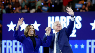 Der "fr&ouml;hliche K&auml;mpfer" Walz stellt sich bei Parteitag der Demokraten vor
