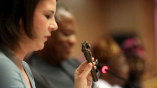 Baerbock gibt in Nigeria 20 Benin-Bronzen zurück