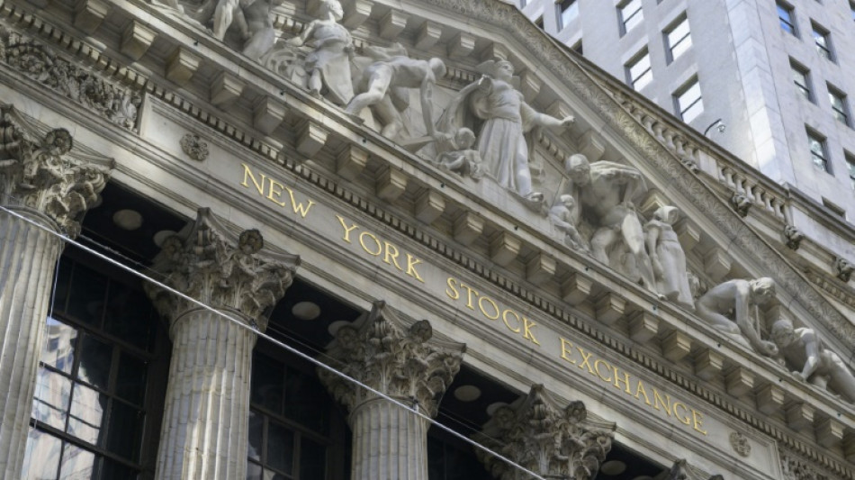 Wall Street ouvre en repli, soucieuse d'une possible r&eacute;cession