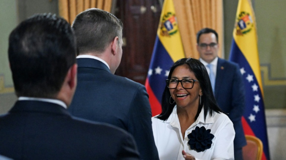 Presidente da Venezuela comemora avan&ccedil;os no setor petrol&iacute;fero em assinatura de acordos com Chevron