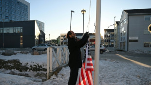 "Nicht lustig": Deutscher Satiriker l&ouml;st in Gr&ouml;nland mit US-Fahne Emp&ouml;rung aus
