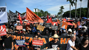 Miles protestan en Filipinas por corrupción en proyectos contra inundaciones