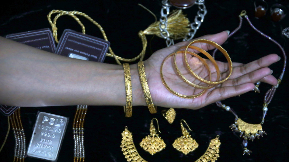 L'oro &egrave; in rialzo a 4.561,1500