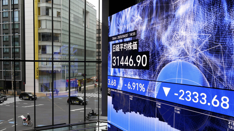 Borsa: listini cinesi in recupero, giù Tokyo