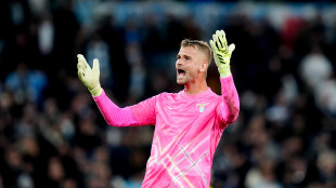 Lazio: problema alla spalla per Provedel, il portiere dovr&agrave; operarsi