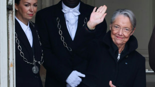 Ex primera ministra de Francia se despide con un mensaje para las mujeres: "&iexcl;Mant&eacute;nganse firmes!"