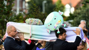 Ballons, peluches et &eacute;motion lors des fun&eacute;railles d'une fillette tu&eacute;e dans l'attaque de Southport
