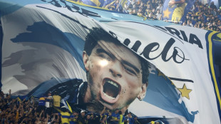 Futebol argentino rende homenagem a Maradona 5 anos ap&oacute;s sua morte