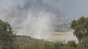 Un camp de r&eacute;fugi&eacute;s bombard&eacute; &agrave; Gaza, Isra&euml;l dit avoir vis&eacute; un chef du Hamas