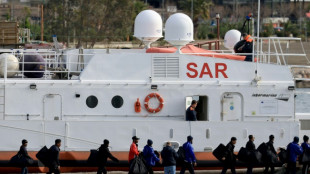 Des dizaines de migrants quittent l'Albanie pour l'Italie apr&egrave;s une d&eacute;cision judicaire