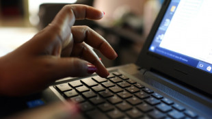 Anonymat sur internet: sites de rencontres et communaut&eacute;s par parrainages cherchent la parade