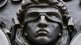 Urteil in Berlin: Hakenkreuz auf Maske in Beitrag &uuml;ber Coronama&szlig;nahmen strafbar