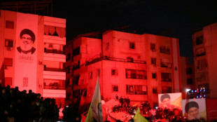 Hunderte Menschen gedenken an Bombenkrater des get&ouml;teten Hisbollah-Chefs