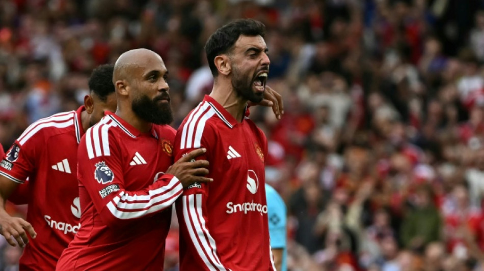 Fernandes treble inspires Man Utd rout, Chelsea beat Brighton in thriller