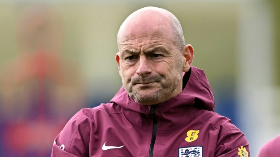 T&eacute;cnico interino da Inglaterra mant&eacute;m aposta no futebol ofensivo em sua estreia em Wembley