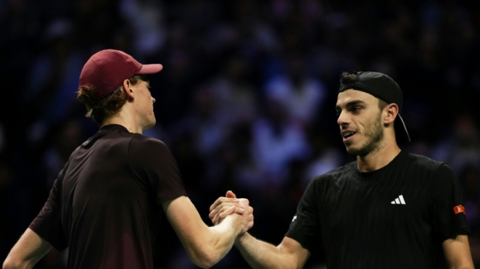 Sinner vai às quartas do Masters 1000 de Paris; Shelton e De Minaur se garantem no Finals