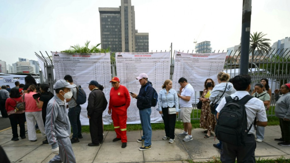 Keiko Fujimori lidera sondeos a boca de urna en convulsas presidenciales de Per&uacute;
