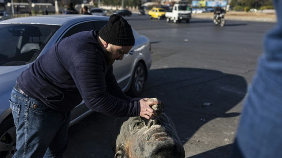Novas autoridades da S&iacute;ria tentam tranquilizar comunidade internacional