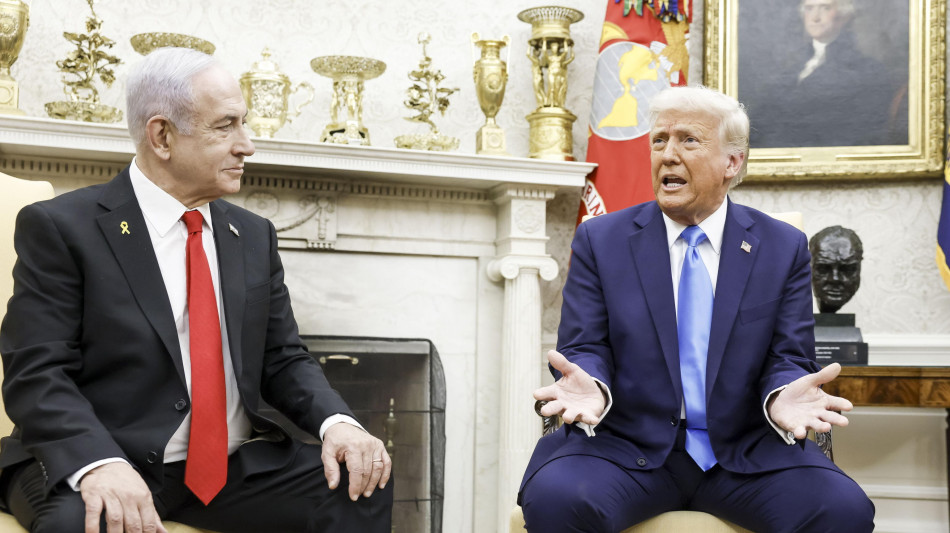 Netanyahu, 'consapevoli della situazione in Iran, parler&ograve; oggi con Trump'
