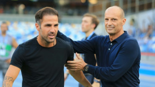 Como spoil Allegri's Napoli home debut