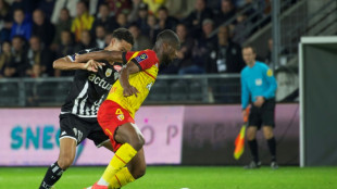 Lens edge Angers to keep pressure on PSG