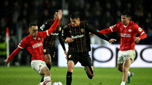 Foot/C1: les huiti&egrave;mes s'&eacute;loignent pour Lens, battu par le PSV (1-0)