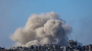 Israel sigue bombardeando Gaza pese a presi&oacute;n para negociar sobre rehenes
