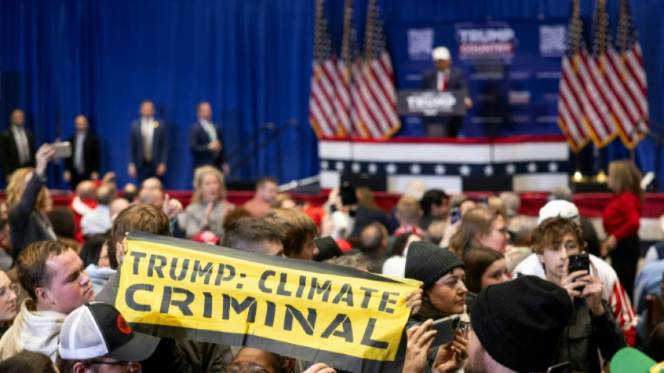 Militantes contra el cambio clim&aacute;tico interrumpen mitin de Trump en Iowa