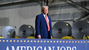 Trump passe à 50% la surtaxe sur l'acier et l'aluminium, avant des négociations à Paris