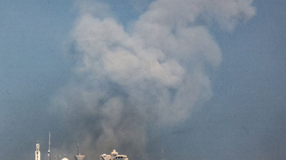 Israel prosigue los bombardeos en Gaza entre acusaciones de hacer pasar hambre a la poblaci&oacute;n