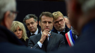 Macron en difficult&eacute; sur la sc&egrave;ne int&eacute;rieure comme &agrave; l'international