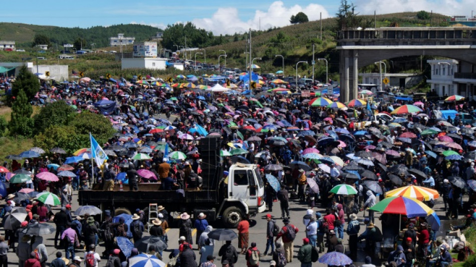 Bloquean carreteras de Guatemala para exigir cese de persecuci&oacute;n electoral