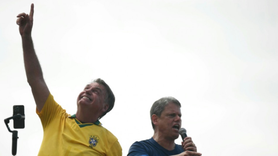 Hoffen auf Comeback: Tausende Bolsonaro-Anh&auml;nger demonstrieren in Brasilien